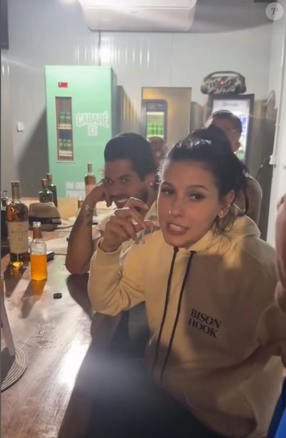 No entanto, a presença de amigos de Ana Castela e Zé Felipe na viagem acabou dividindo opiniões