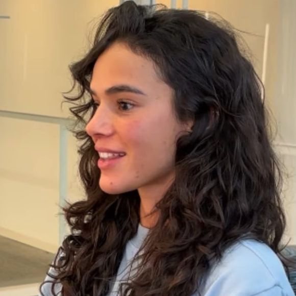 Bruna Marquezine lança tendência com o corte butterfly
