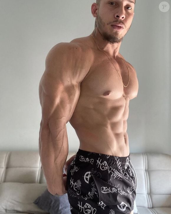 Ramon Dino ficou conhecido pelo Brasil quando integrou a Mansão Maromba