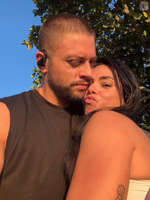 Rodrigo Godoy sofreu críticas após posar com a nova namorada, duas semanas após a morte de Preta Gil