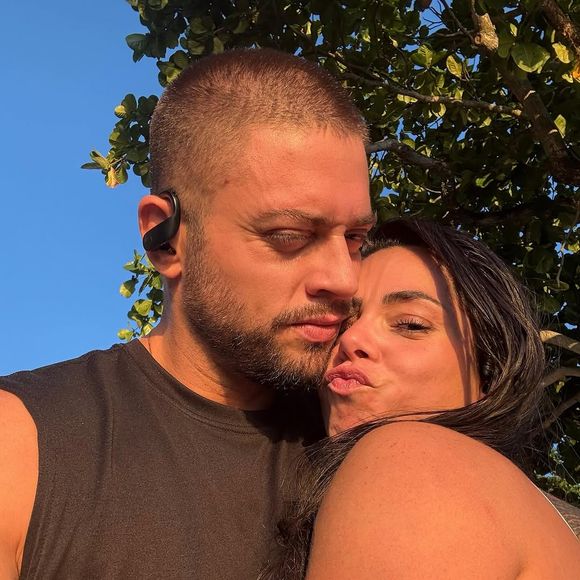 Rodrigo Godoy sofreu críticas após posar com a nova namorada, duas semanas após a morte de Preta Gil