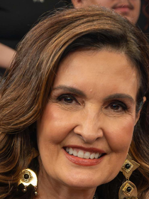 Cristina Solymosi, cabeleireira, sobre ter um cabelo bem brilhante a partir dos 50 anos: 'A fibra capilar fica mais fina, a densidade diminui, perde-se parte da hidratação natural e o cabelo costuma apresentar menos brilho e elasticidade'