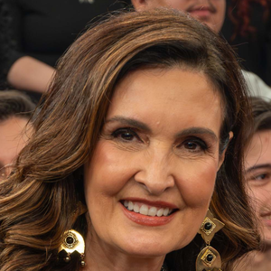 Cristina Solymosi, cabeleireira, sobre ter um cabelo bem brilhante a partir dos 50 anos: 'A fibra capilar fica mais fina, a densidade diminui, perde-se parte da hidratação natural e o cabelo costuma apresentar menos brilho e elasticidade'