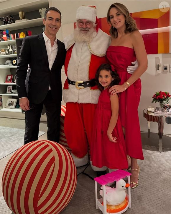 Ticiane Pinheiro, César Tralli, a filha Manuella e o Papai Noel no natal 2024