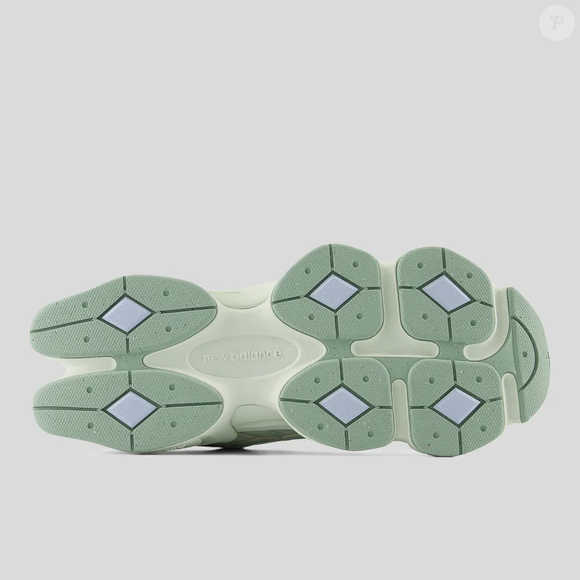O equilíbrio entre o visual marcante e os tons suaves faz dos New Balance 9060 uma opção versátil para quem busca estilo sem exageros