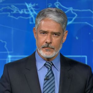 Durante um bom tempo, só se comentou sobre a beleza madura de William Bonner com barba grisalha