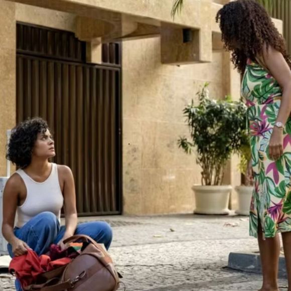 O Purepeople conversou com a psicóloga Fernanda Paiva sobre as diferenças de valores entre mãe e filha, Raquel e Maria de Fátima, em 'Vale Tudo'.