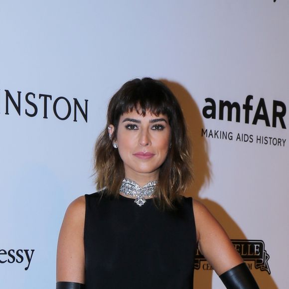 Fernanda Paes Leme adotou visual com franjinha repicada acima das sobrancelhas em 2017