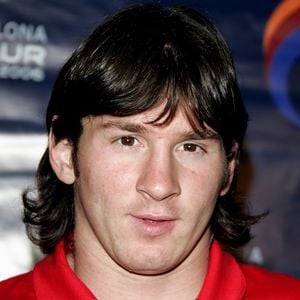 Mas o cabelo de Lionel Messi cresceu um pouco mais do que na foto anterior