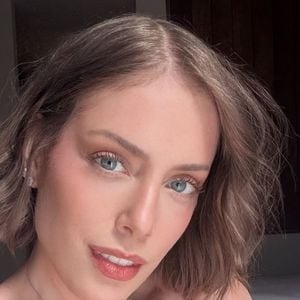 Fabiana Justus declara voto em Flávio Bolsonaro nas eleições 2026; filha de Roberto Justus cita Holocausto em justificativa e divide opiniões na web