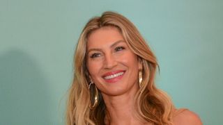 Esqueça a calda para bolo de coco repleta de açúcar: aprendi com Gisele Bündchen o chantilly saudável perfeito para a sobremesa do jantar de aniversário da minha mãe