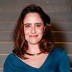 Oi, sumida! Fernanda Vasconcellos radicaliza visual, surge de cabelo curtinho para novela da Globo e web aponta semelhança: 'Irmã da...'