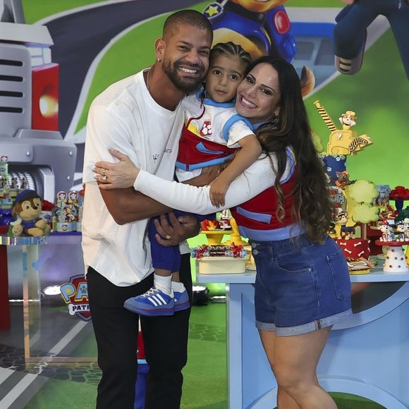 Junto dos 50 anos, Viviane Araújo comemorou os 5 anos do filho Joaquim