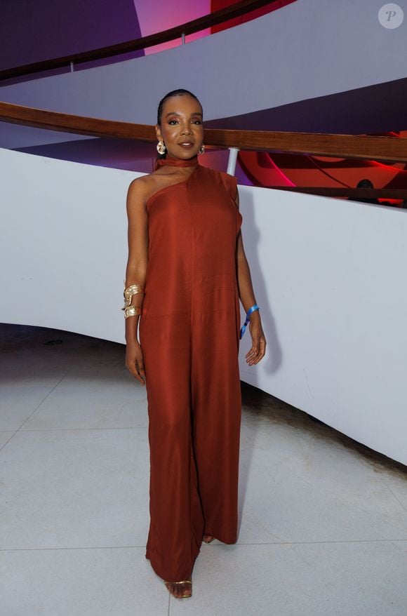 Look de Thelma trouxe o marrom de forma elegante para o Upfront 2026 da Globo