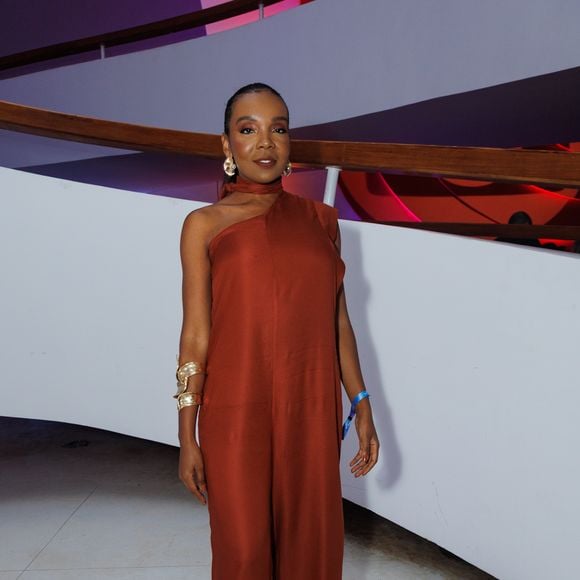 Look de Thelma trouxe o marrom de forma elegante para o Upfront 2026 da Globo