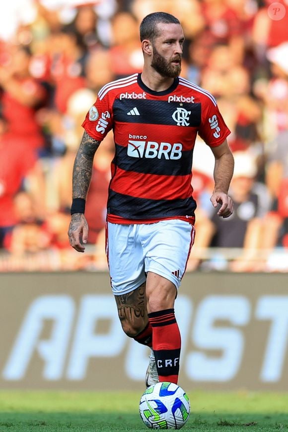 Léo Pereira também raspou a cabeça e começou a manter o cabelo mais curto, 'encurtando' o alongamento de sua cabeça