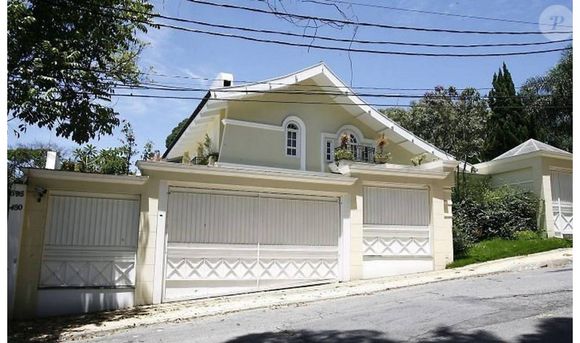 A mansão de Silvio Santos fica no bairro do Morumbi após o investimento no Guarujá