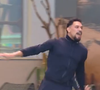 'BBB 25': Ao vencer o desafio no quarto escuro, Vinícius descobriu que conquistou a imunidade e que está direto no VIP.