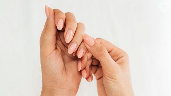 As unhas minimalistas conquistam espaço no universo dos casamentos