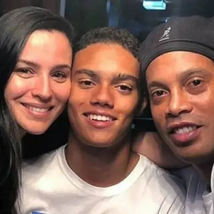 Moradora de Barcelona, personal trainer e empresária focada em treinos e bem-estar: como está hoje Janaína Mendes, aos 40 anos, mãe de João, filho de Ronaldinho Gaúcho