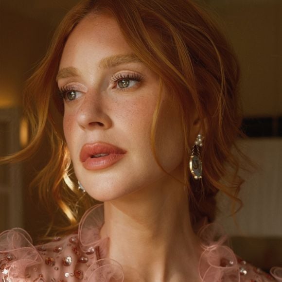 Marina Ruy Barbosa usou uma maquiagem leve para a cerimônia