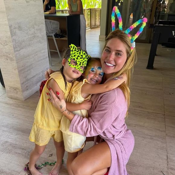 Tudo começou quando Vini Jr. presenteou os filhos da namorada, Virgínia, com um bailinho de Carnaval