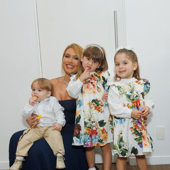 Virgínia Fonseca marcou presença no segundo dia do “Teleton”, neste sábado (8), e encantou o público ao surgir acompanhada dos filhos Maria Alice, Maria Flor e José Leonardo, frutos da antiga relação com Zé Felipe