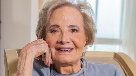 'Me foi proibido veementemente': há 27 anos, Gloria Menezes enfrentou rejeição total como lésbica na Globo e autor deu final trágico à trama