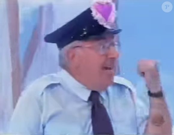 Morte do humorista Theobaldo, de 'A Praça é Nossa': ator morreu aos 83 anos, em 23 de março de 2026, e a uma semana do aniversário