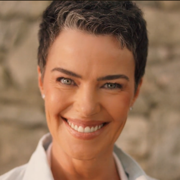 Ana Paula Arósio surgiu recentemente em uma campanha de suplementos.