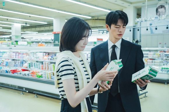 'Te Vejo no Trabalho!' é baseado em um webtoon criado por Hong Sill e Kim Yong-hwan e que fez muito sucesso na Coreia