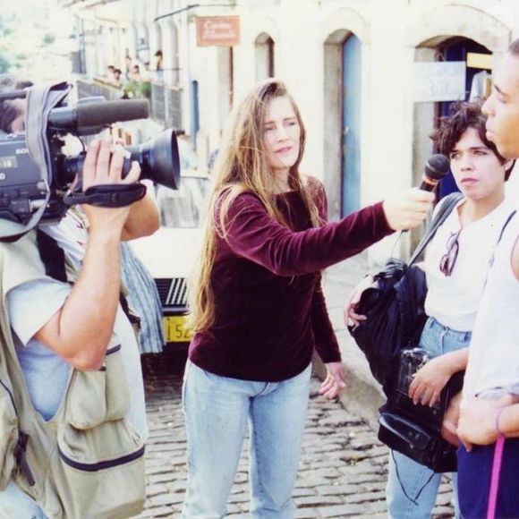 Ilze Scamparini em reportagem na cidade histórica de Ouro Preto (Minas Gerais). Repórter da Globo já cobriu Copas do Mundo e tragédias como a do Césio 137