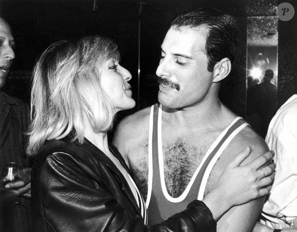 Segundo o Daily Mail, Mary Austin, ex-noiva e considerada o grande amor da vida de Freddie Mercury, afirmou ter ficado 'chocada' com a revelação da biografia e disse não saber da existência de Bibi