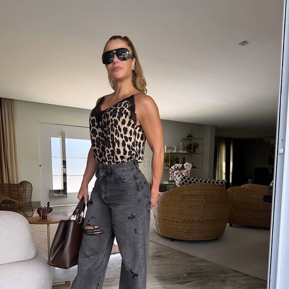 Poliana Rocha no Instagram: o estilo, a beleza e o jeito leve com que trata de assuntos da vida, como as antigas traições do marido, conquistaram o público