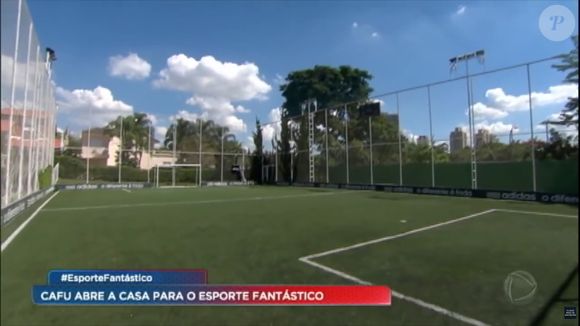 Mansão de R$ 40 milhões que pertenceu a Cafu: minicampo de futebol é encontrado na área externa