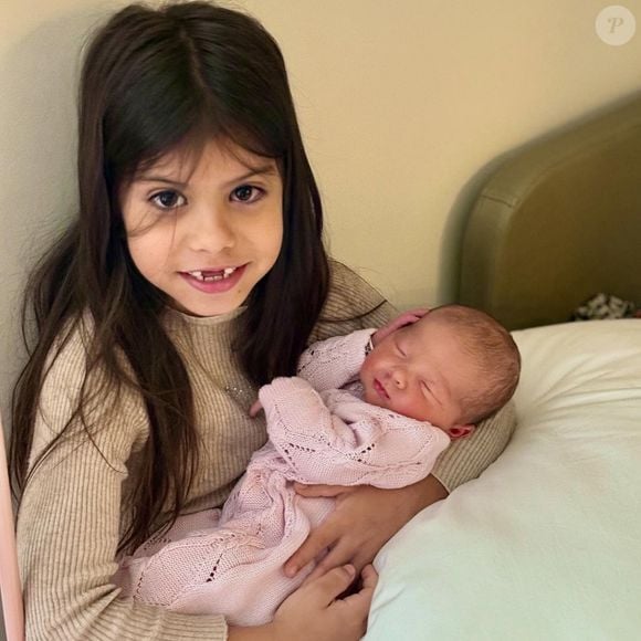 Maíra Cardi chegou a revelar que ambas as filhas, Sophia e Eloah, estavam com uma gripe forte. No entanto, o diagnóstico da caçula se mostrou outro