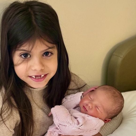Maíra Cardi chegou a revelar que ambas as filhas, Sophia e Eloah, estavam com uma gripe forte. No entanto, o diagnóstico da caçula se mostrou outro