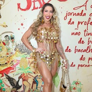 Famosa do carnaval, Tati Minerato também esteve na quadra do Salgueiro
