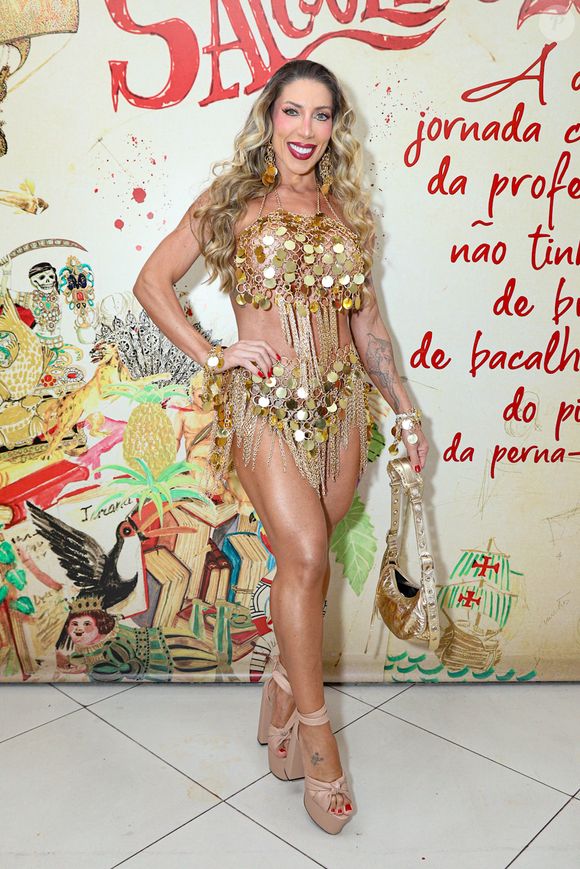 Famosa do carnaval, Tati Minerato também esteve na quadra do Salgueiro