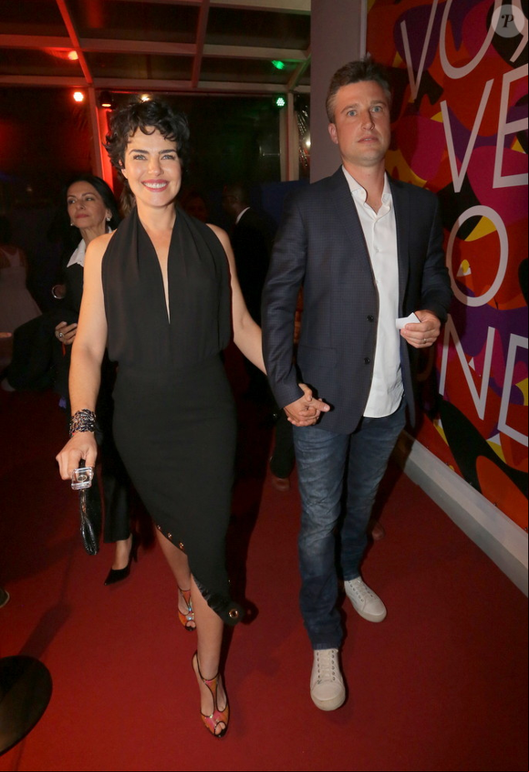 Ana Paula Arósio e Henrique Plombon Pinheiro entraram na cerimônia montados em cavalos