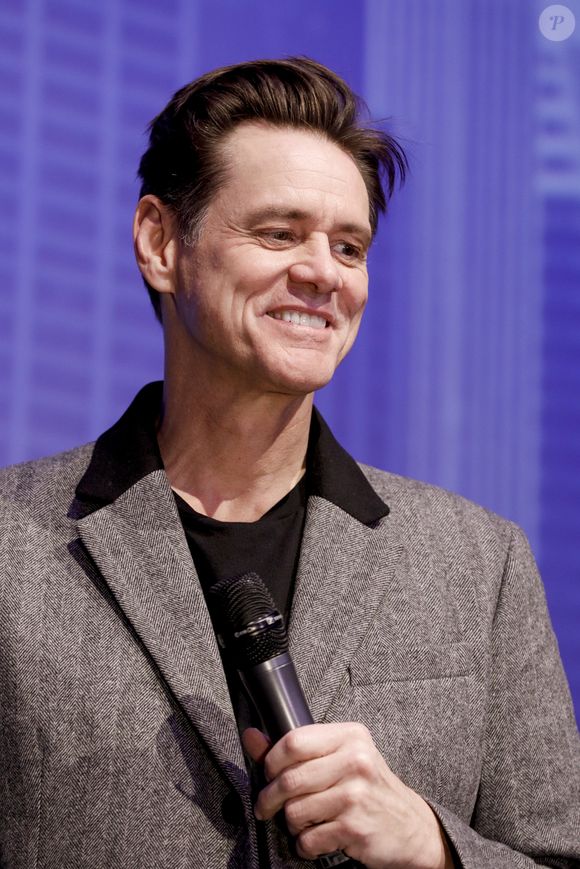 Apesar do visual, a principal transformação de Jim Carrey veio através do envelhecimento