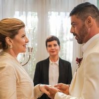 BOMBA DO DIA em 'Vale Tudo' (9 de setembro): Odete Roitman barra fuga de César no casamento, mas fica chocada com golpe antigo do michê