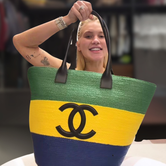Copa do Mundo no pé: o novo Adidas Brasilcore é o tênis casual elegante, com cara de Samba e Gazelle, que combina com a bolsa Chanel de + R$ 40 mil da Virgínia, mas sem gastar uma fortuna