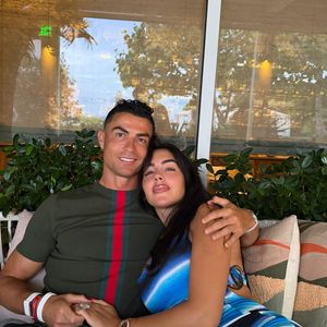 Cristiano Ronaldo e Georgina Rodríguez se casaram nesta terça-feira (11), em uma cerimônia civil e íntima realizada em Cascais, Portugal