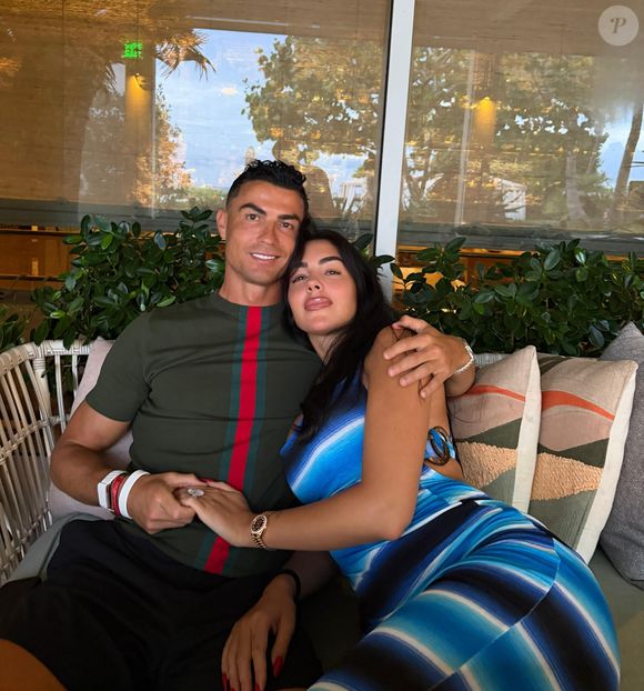 Cristiano Ronaldo e Georgina Rodríguez se casaram nesta terça-feira (11), em uma cerimônia civil e íntima realizada em Cascais, Portugal