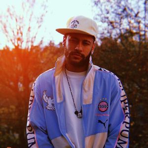 Enquanto isso, aparência de Neymar deu lugar a uma beleza mais padronizada