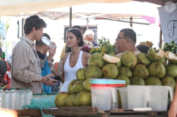 Bruna Marquezine dividiu a bebida com Shawn Mendes