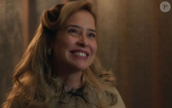 A conversa continuou com a fã perguntando sobre um passeio de Paloma em Petrópolis: “Conta pra gente como foi em Petrópolis? Tava doida pra te perguntar isso, deu pra se divertir um pouco?”. A atriz, um pouco desconcertada, respondeu apenas com um “?”