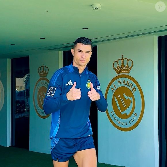 Ronaldo enfrentou comparações constantes com Messi ao longo de sua carreira, enquanto ambos lutavam para serem reconhecidos como o melhor jogador do planeta