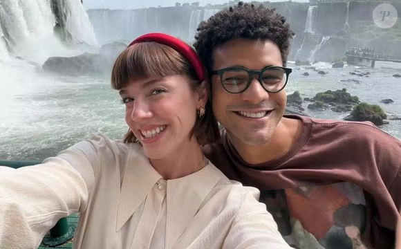 Solange (Alice Wegmann) confessa a Sardinha (Lucas Leto) que ainda gosta de Afonso.